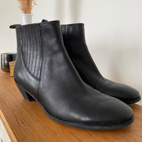 Ecco Black Ankle Boots Size EU 38 - Picture 2 of 6